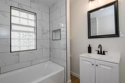 3328 S 9th St, Milwaukee, WI 53215 - Photo 13