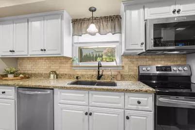 533  Oakland Ave, Mukwonago, WI 53149 - Photo 11