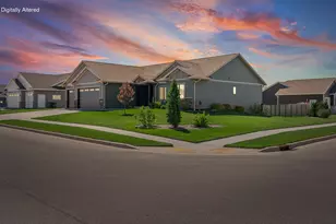 648 Silver Dr, Holmen, WI 54636 - Photo 1