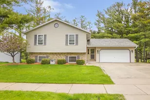 W200N16500 Pine Dr, Jackson, WI 53037 - Photo 3