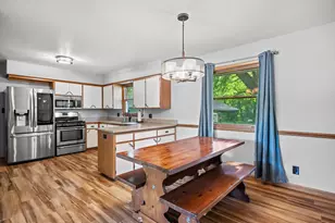 W162N11673 Park Ave, Germantown, WI 53022 - Photo 9