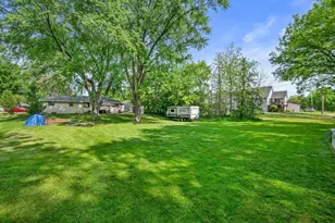 W162N11673 Park Ave, Germantown, WI 53022 - Photo 3