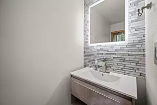 W162N11673 Park Ave, Germantown, WI 53022 - Photo 25