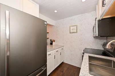 1684 S Carriage Ln, New Berlin, WI 53151 - Photo 9