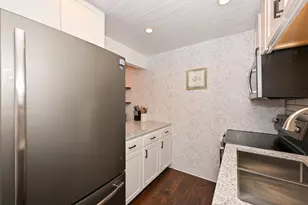 1684 S Carriage Ln, New Berlin, WI 53151 - Photo 9