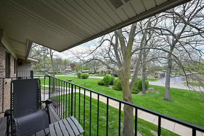 1684 S Carriage Ln, New Berlin, WI 53151 - Photo 3