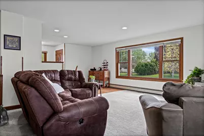1555  Young Dr, Onalaska, WI 54650 - Photo 9
