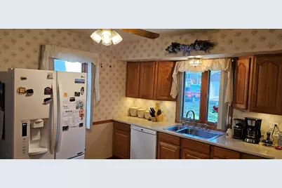 3655 E Lunham Ave, Cudahy, WI 53110 - Photo 3