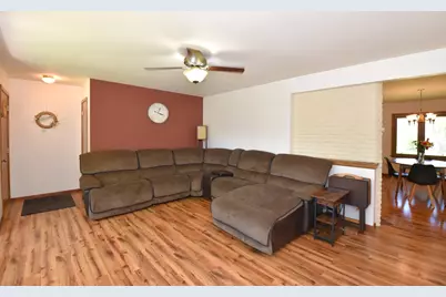 1526  Greenway Ter, Waukesha, WI 53186 - Photo 5