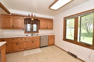 1526 Greenway Terrace, Waukesha, WI 53186 - Photo 15