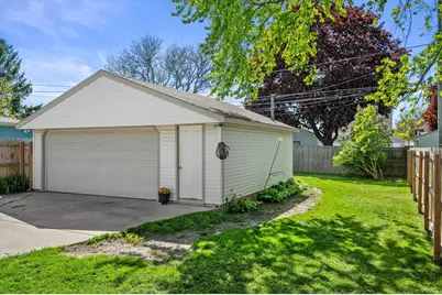 4359 S Quincy Ave, Milwaukee, WI 53207 - Photo 9
