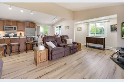 3313 E Mallory Ave, Cudahy, WI 53110 - Photo 3