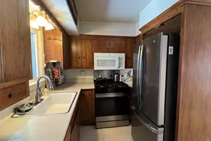 1304 S 115th St, West Allis, WI 53214 - Photo 7