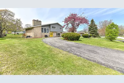 8947 N Santa Monica Blvd, Bayside, WI 53217 - Photo 5