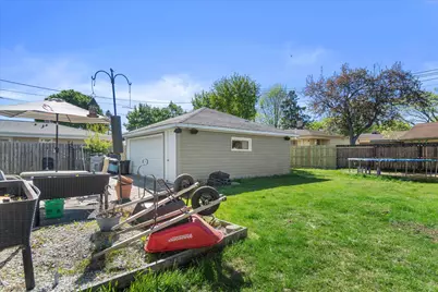 8613 W Ohio Ave, Milwaukee, WI 53227 - Photo 31