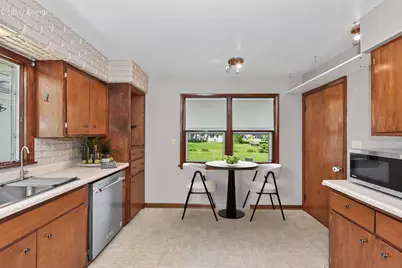 3633 S 158th St, New Berlin, WI 53151 - Photo 13