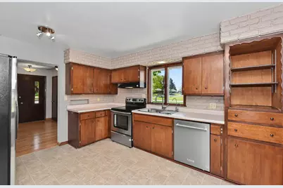 3633 S 158th St, New Berlin, WI 53151 - Photo 15