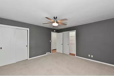 3633 S 158th St, New Berlin, WI 53151 - Photo 25