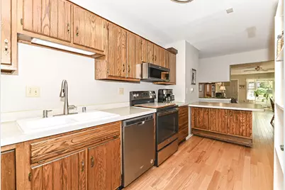 4265 S 68th St, Greenfield, WI 53220 - Photo 13