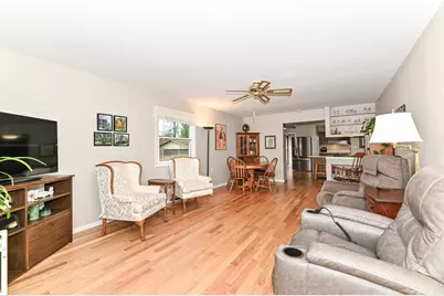 4265 S 68th St, Greenfield, WI 53220 - Photo 7