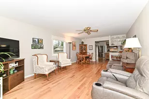 4265 S 68th St, Greenfield, WI 53220 - Photo 7