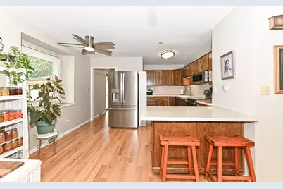 4265 S 68th St, Greenfield, WI 53220 - Photo 9