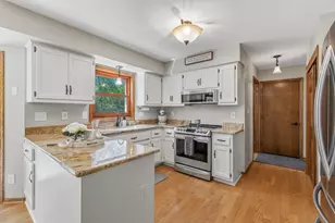 S45W25745 Underwood Ct, Waukesha, WI 53189 - Photo 7