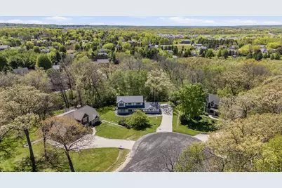 S45W25745  Underwood Ct, Waukesha, WI 53189 - Photo 3
