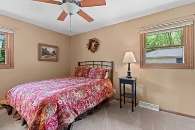 4204 S 93rd St, Greenfield, WI 53228 - Photo 17