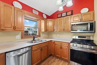 4204 S 93rd St, Greenfield, WI 53228 - Photo 9