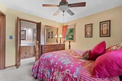 4204 S 93rd St, Greenfield, WI 53228 - Photo 15