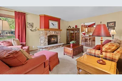 4204 S 93rd St, Greenfield, WI 53228 - Photo 3
