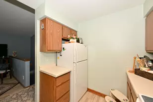 n110w16973 Ashbury Cir, Germantown, WI 53022 - Photo 9