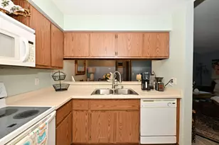 n110w16973 Ashbury Cir, Germantown, WI 53022 - Photo 11