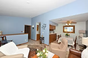 n110w16973 Ashbury Cir, Germantown, WI 53022 - Photo 5