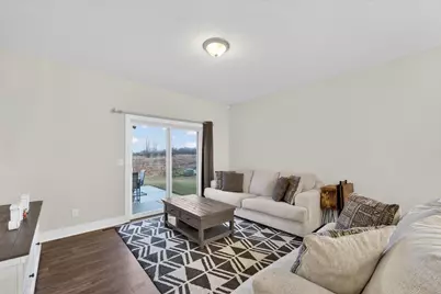 7062  Creekside Ct, Racine, WI 53406 - Photo 11