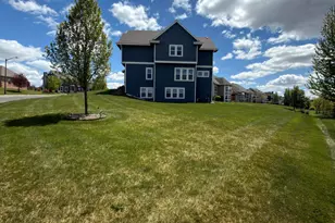 N63W13355 Hummingbird Wy, Menomonee Falls, WI 53051 - Photo 25