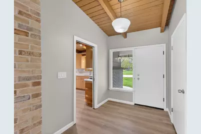 807 E Wahner Pl, Bayside, WI 53217 - Photo 13