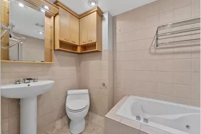 807 E Wahner Pl, Bayside, WI 53217 - Photo 15