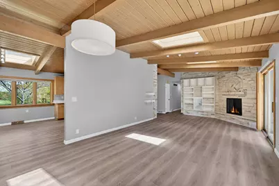 807 E Wahner Pl, Bayside, WI 53217 - Photo 9
