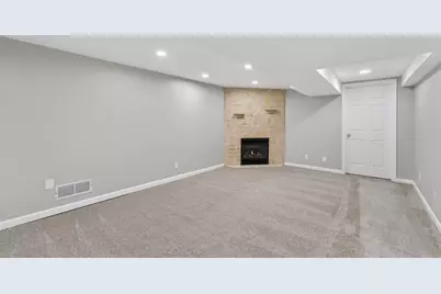 807 E Wahner Pl, Bayside, WI 53217 - Photo 31
