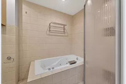 807 E Wahner Pl, Bayside, WI 53217 - Photo 17