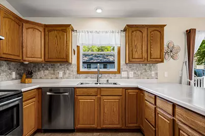 739  Shelly Ln, Onalaska, WI 54650 - Photo 9