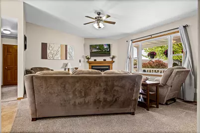 739  Shelly Ln, Onalaska, WI 54650 - Photo 5