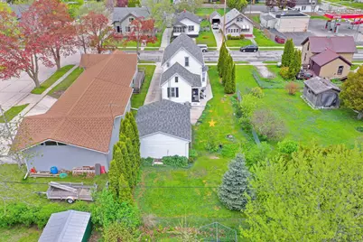 1015  Green St, Manitowoc, WI 54220 - Photo 35