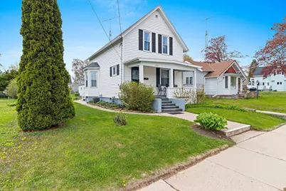 1015  Green St, Manitowoc, WI 54220 - Photo 37