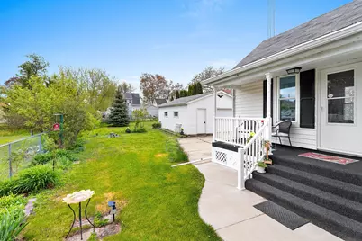 1015  Green St, Manitowoc, WI 54220 - Photo 45