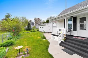 1015 Green St, Manitowoc, WI 54220 - Photo 45
