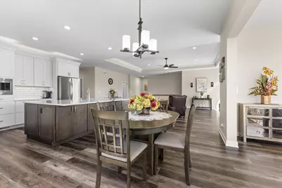 8929  Creekside Cir, Pleasant Prairie, WI 53158 - Photo 7
