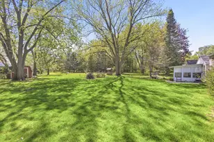 12215 W McShane Rd, Franklin, WI 53132 - Photo 25